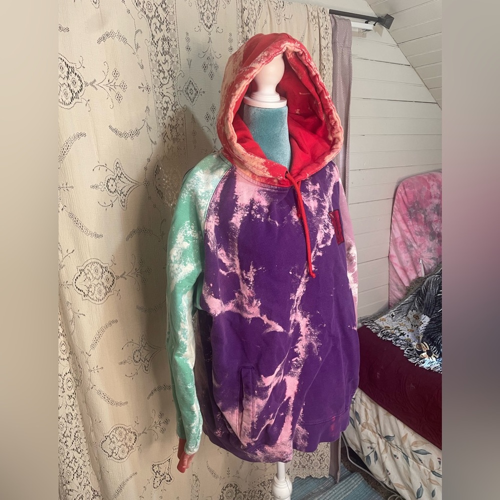 Teddy fresh: upcycled color block hoodie - Picture 3 of 5